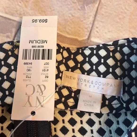 NEW NEW YORK & COMPANY dress size medium - Picture 4 of 5